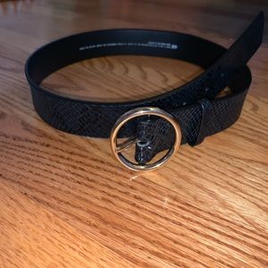 snakeskin belt with silver loop buckle!